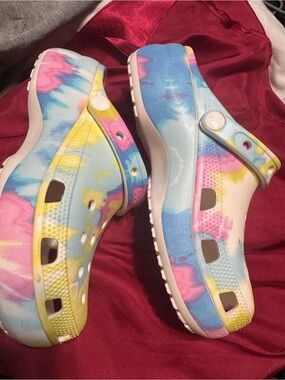 CROCS Kids Tie-Dye Clog in Pink, Blue & Yellow